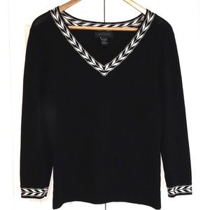 Poinette Classic Black & White Top